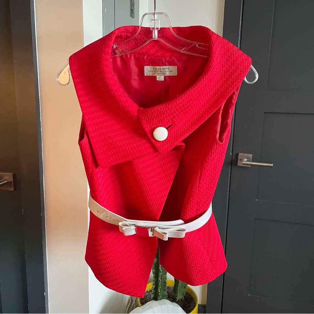 Tahari red blazer unique silhouette collar 0P